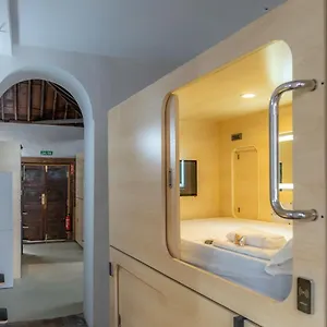 Bed and breakfast Hostelit, Capsule